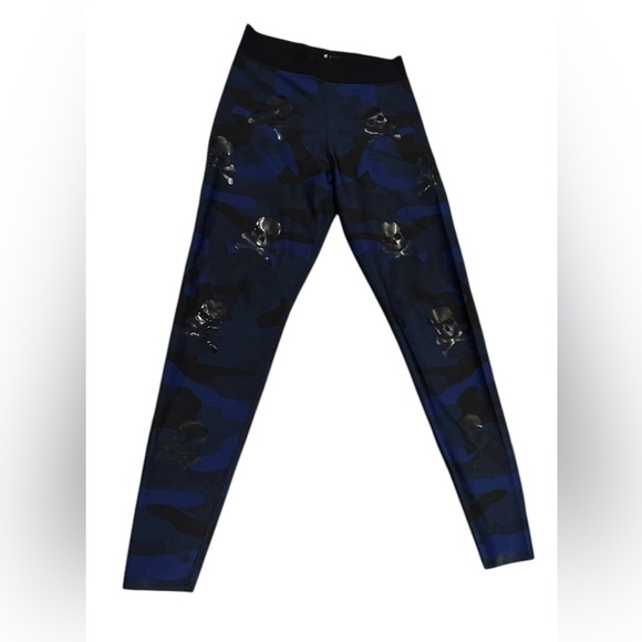 Women’s SoulCycle X UltraCor Black/ Blue Camo Skull Print Ankle Leggings: Size S - Picture 3 of 9